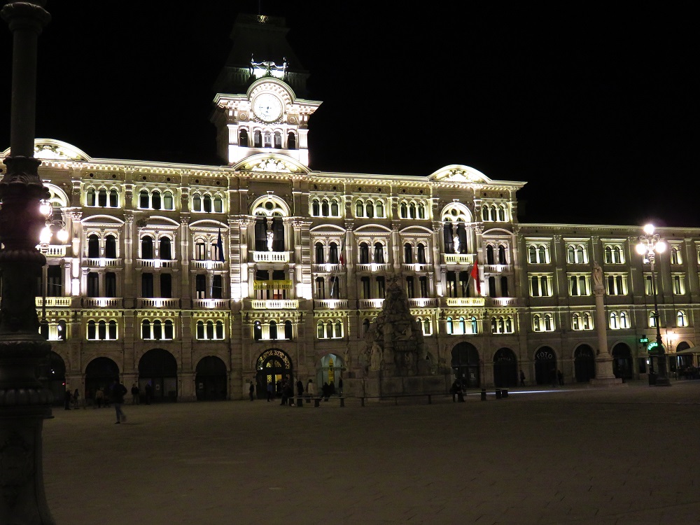 Das Rathaus auf der Piazza dell´Unita d´Italia