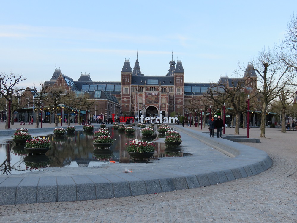 Vor dem Rijksmuseum